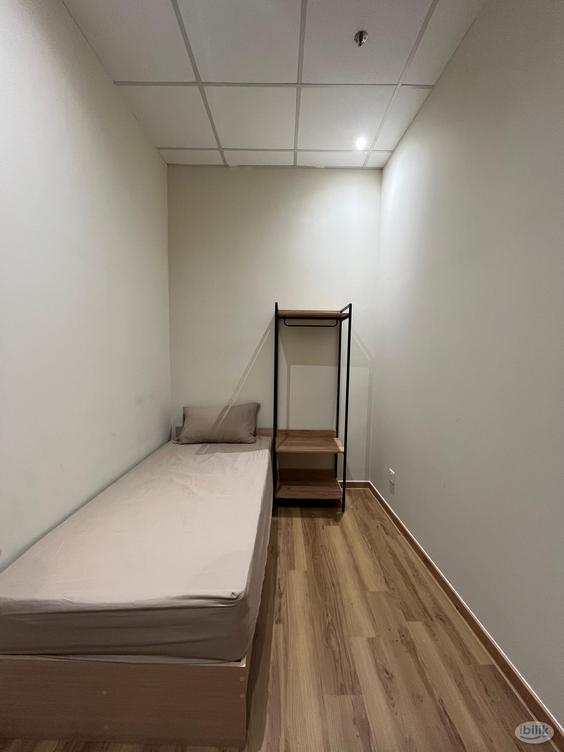 Single Room at Old Klang Road ✨ | FEMALE UNIT ❗ | 2 MINS WALK TO BUS STOP 🚏 - Image 2