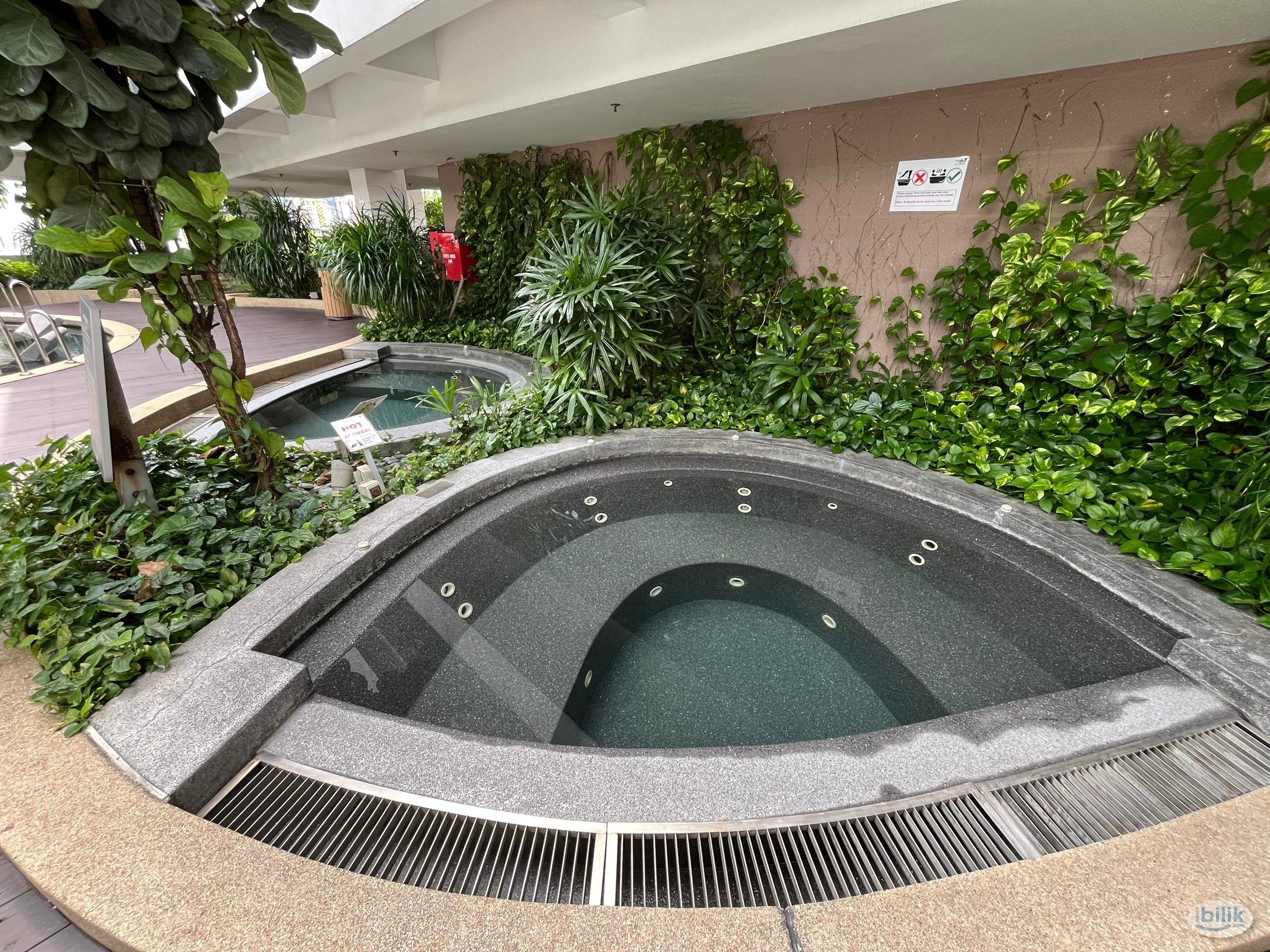 FEMALE UNIT 🧕❗ | NEAR TO MID VALLEY 🛍️ | 3MINS WALK TO BUS STOP 🚏 - Image 2