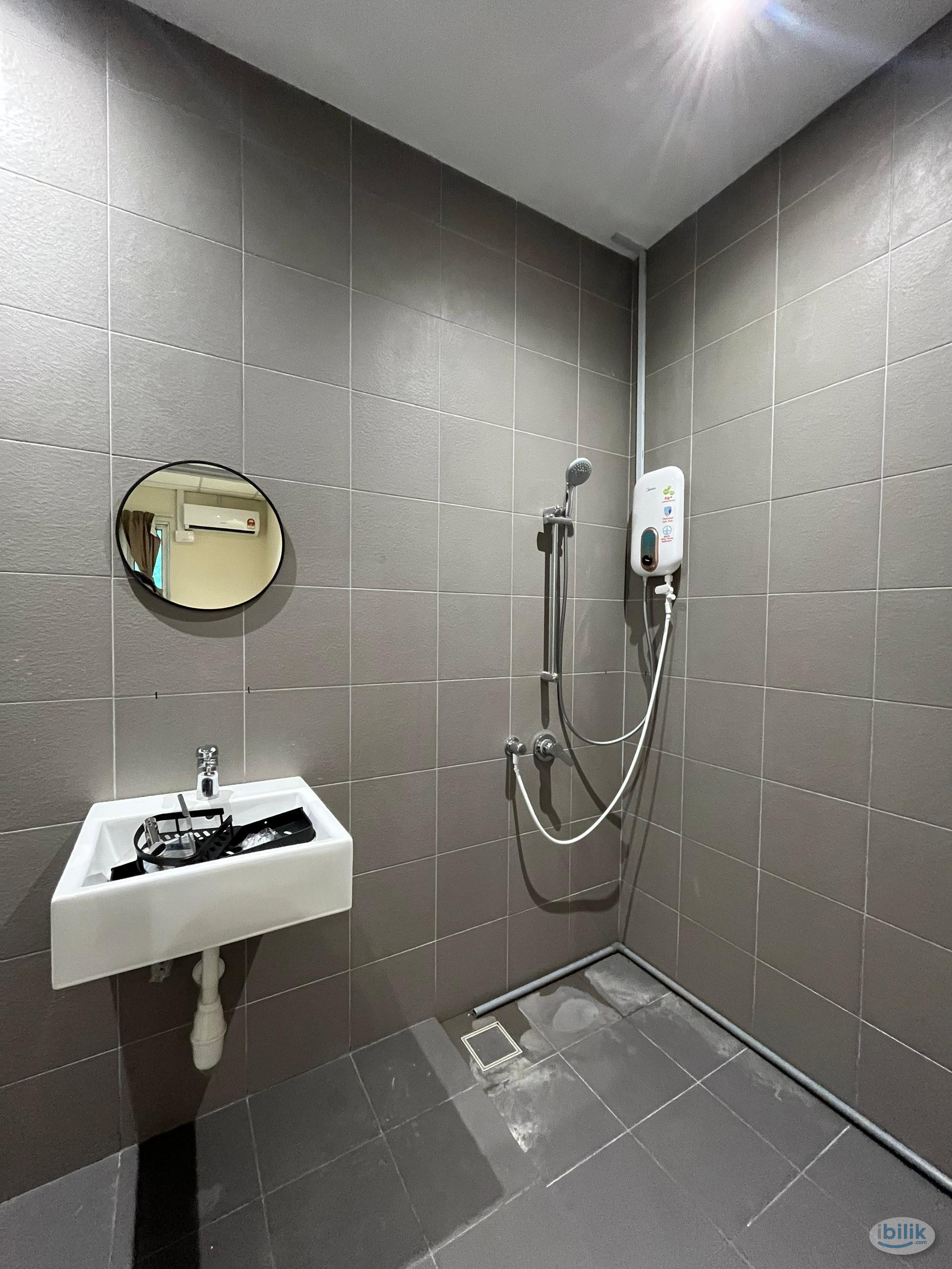FEMALE UNIT 🧕❗ | NEAR TO MID VALLEY 🛍️ | 3MINS WALK TO BUS STOP 🚏 - Image 3