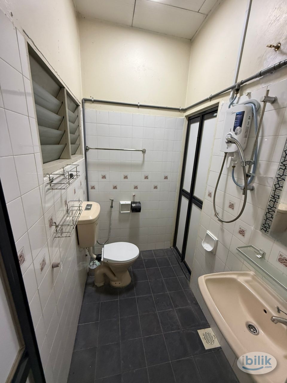 Room with Bathroom @ Taman Bukit Mewah near to New Era University College. - Image 3