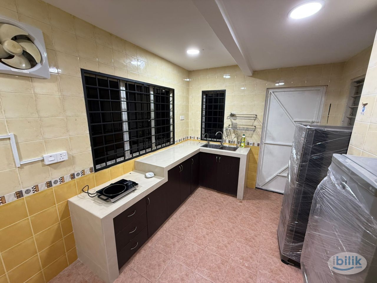 Female Unit Room with Balcony @ Taman Bukit Mewah near to New Era University College - Image 2