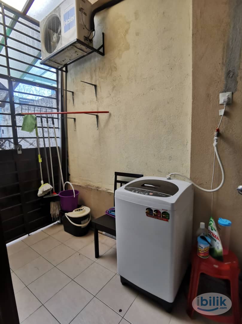 Middle Room at Putra Avenue, Putra Heights - Image 2