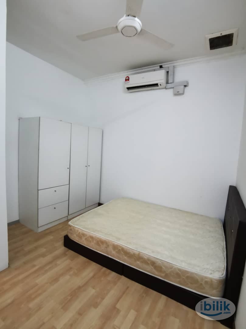 Middle Room at Putra Avenue, Putra Heights - Image 4