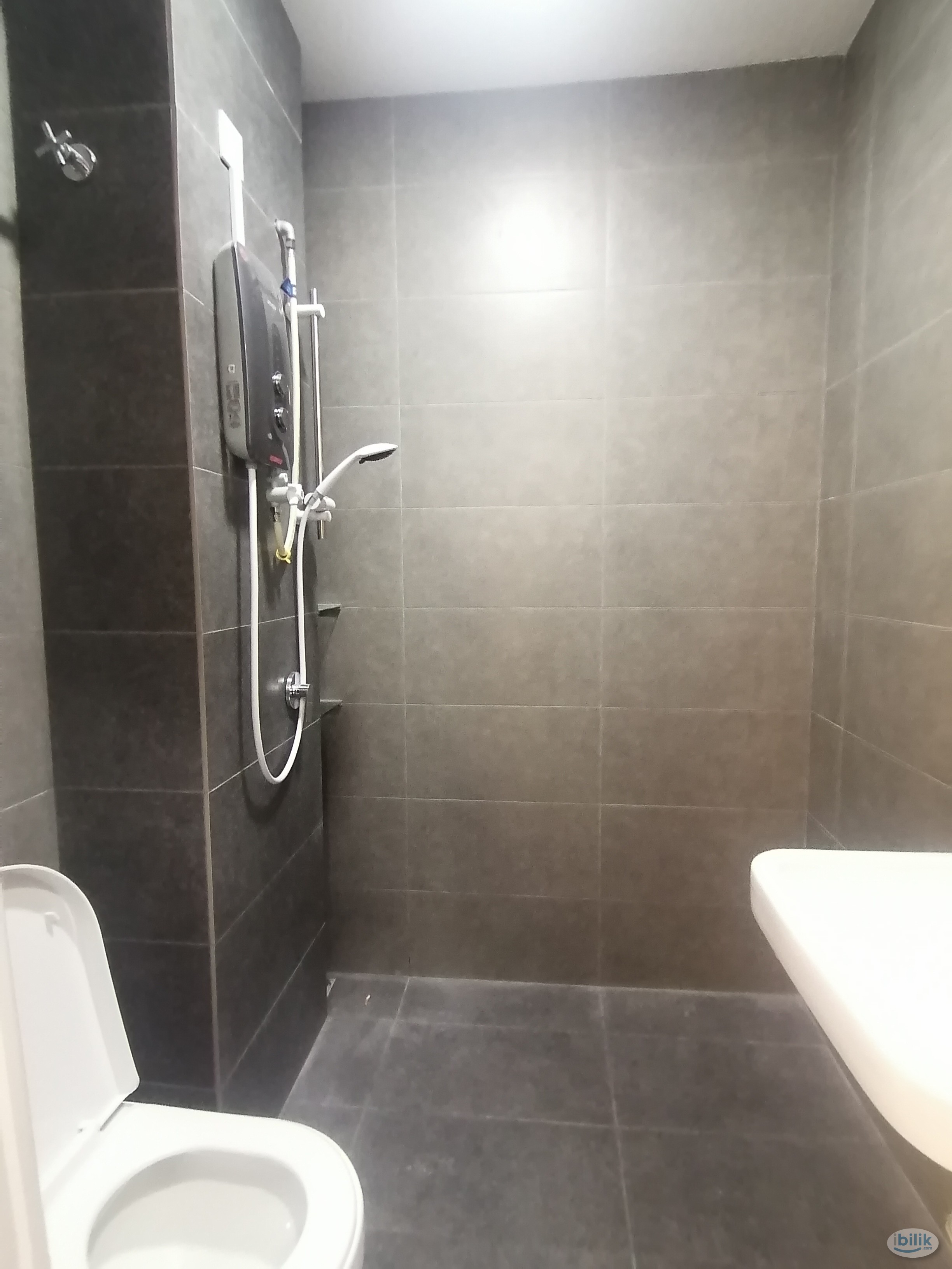 Affordable Master Room near Great Eastern Mall - Image 5