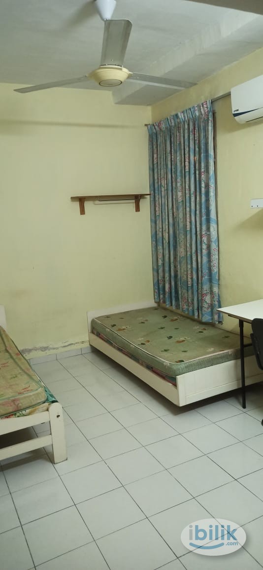 Middle Room at Lagoon Perdana, Bandar Sunway - Image 1