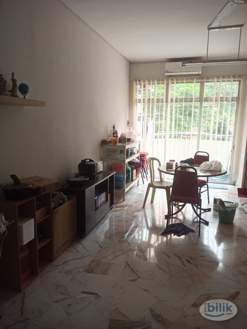 Middle Room at Lagoon Perdana, Bandar Sunway - Image 4