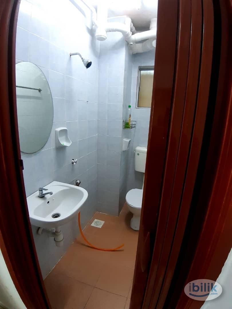 Middle Room at Flora Damansara, Damansara Perdana - Image 1