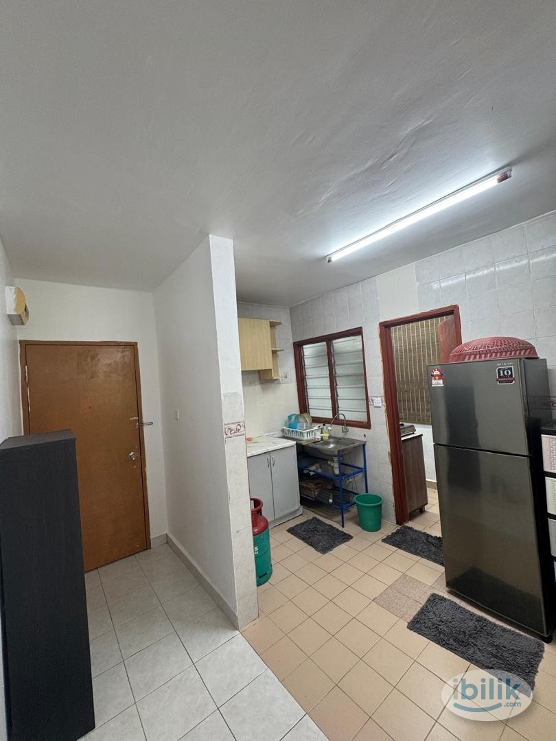 Middle Room at Flora Damansara, Damansara Perdana - Image 3