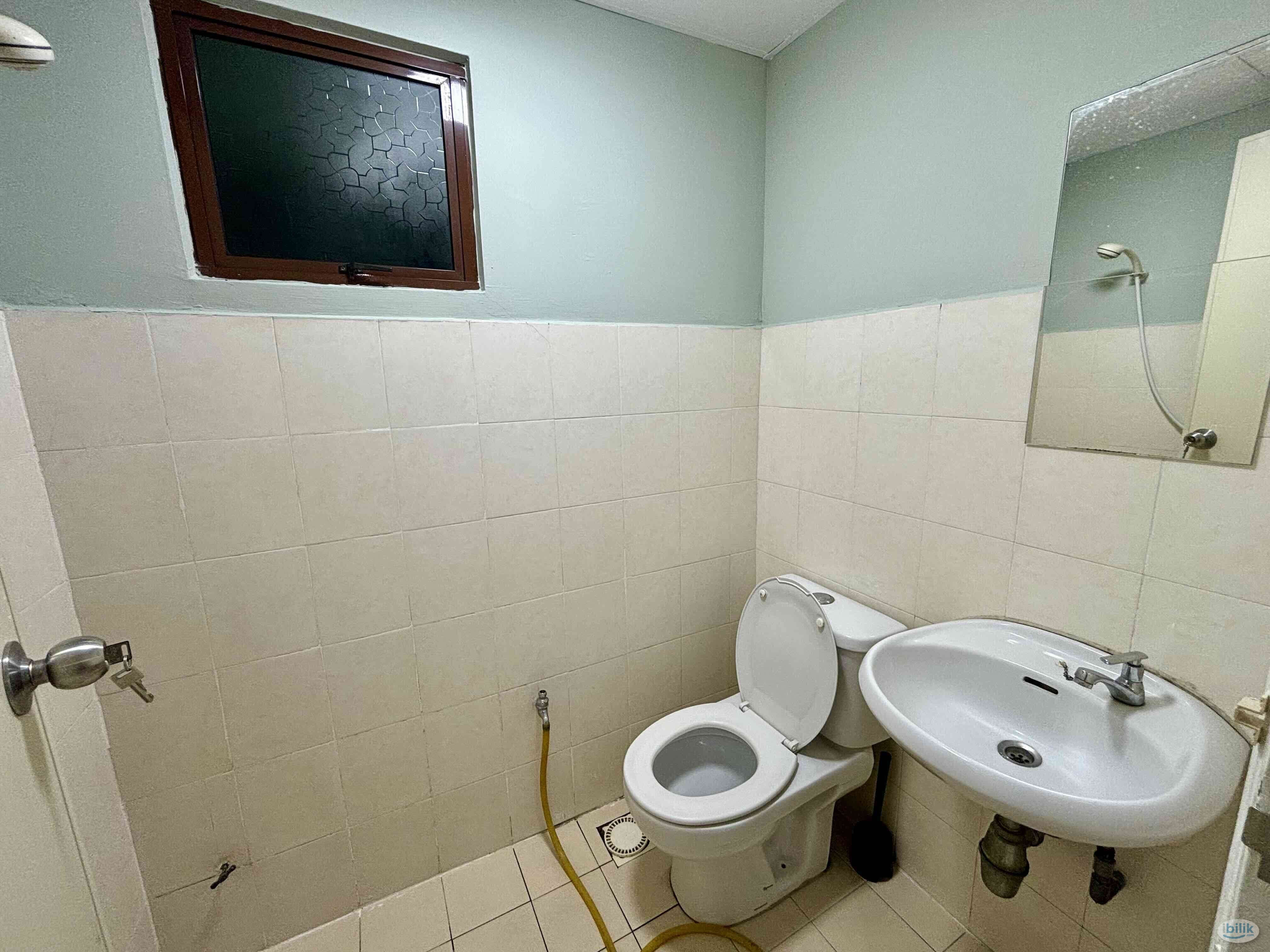 KOTA DAMANSARA FEMALE ONLY SINGLE AIRCOND ROOM💃🏻 WALKING DISTANCE TO SURIAN MRT STATION - Image 4