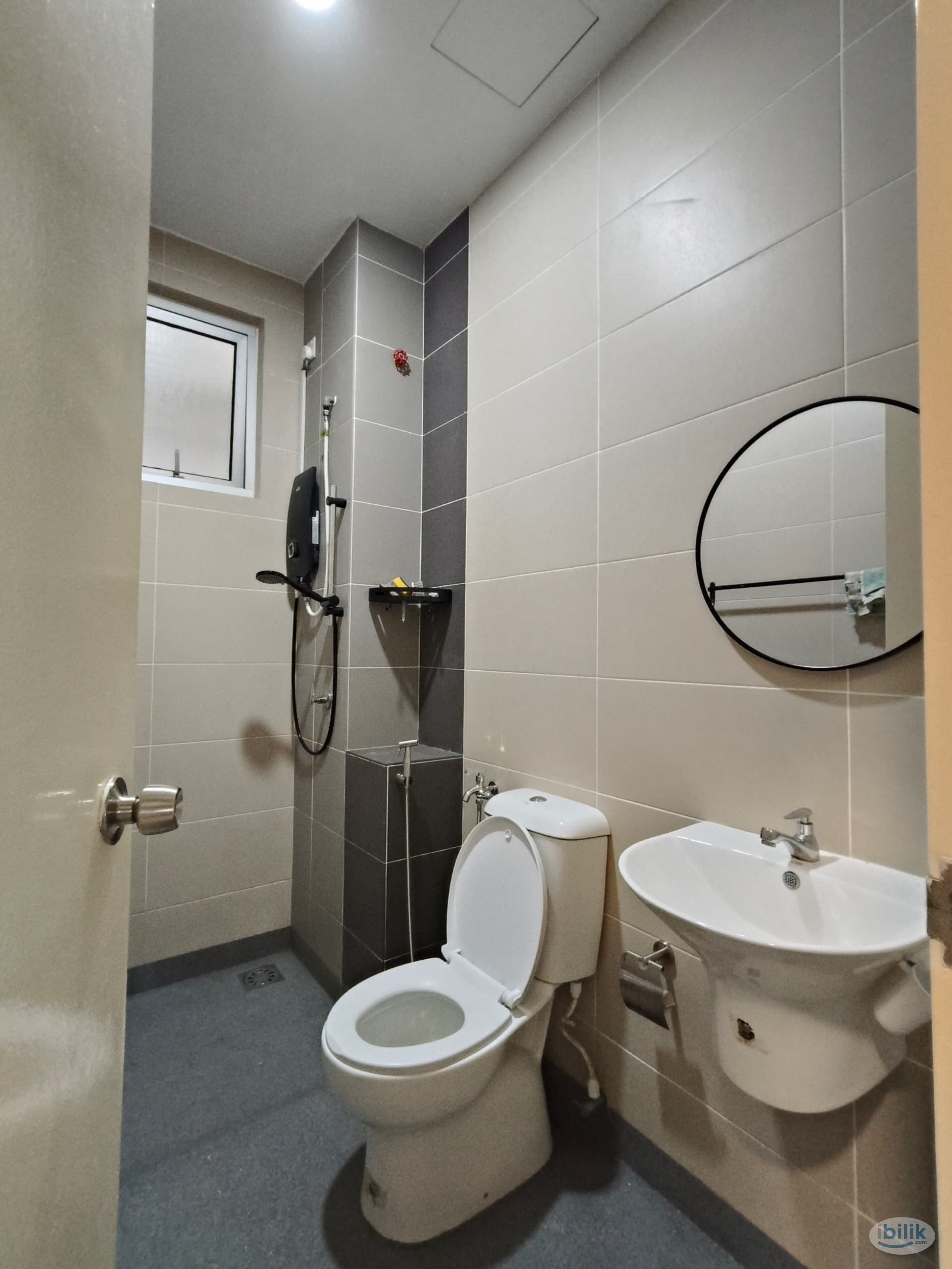Medium Room Dato Onn Free Utilities Fees - Image 2
