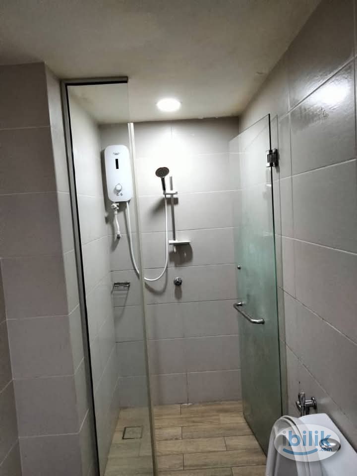 Master bedroom near hospital selayang - Image 4