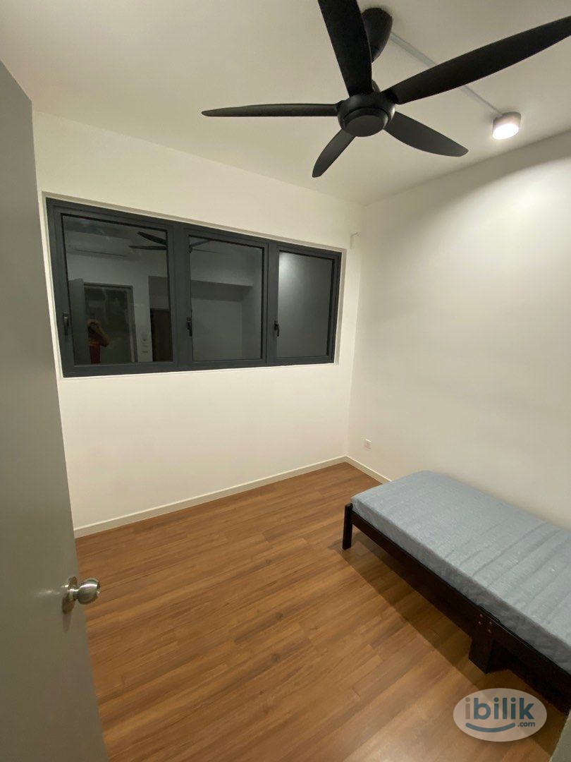 Middle Room at M Vertica KL City Residences, Cheras - Image 1