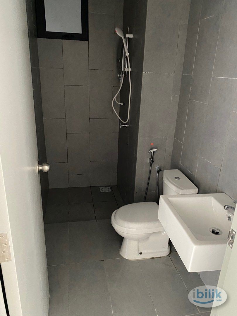 Middle Room at M Vertica KL City Residences, Cheras - Image 3