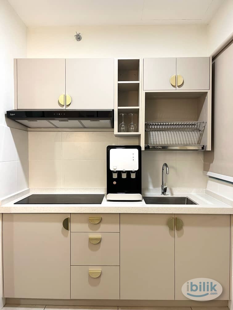 Middle Room at Meta Residences Putra Permai, Seri Kembangan - Image 3