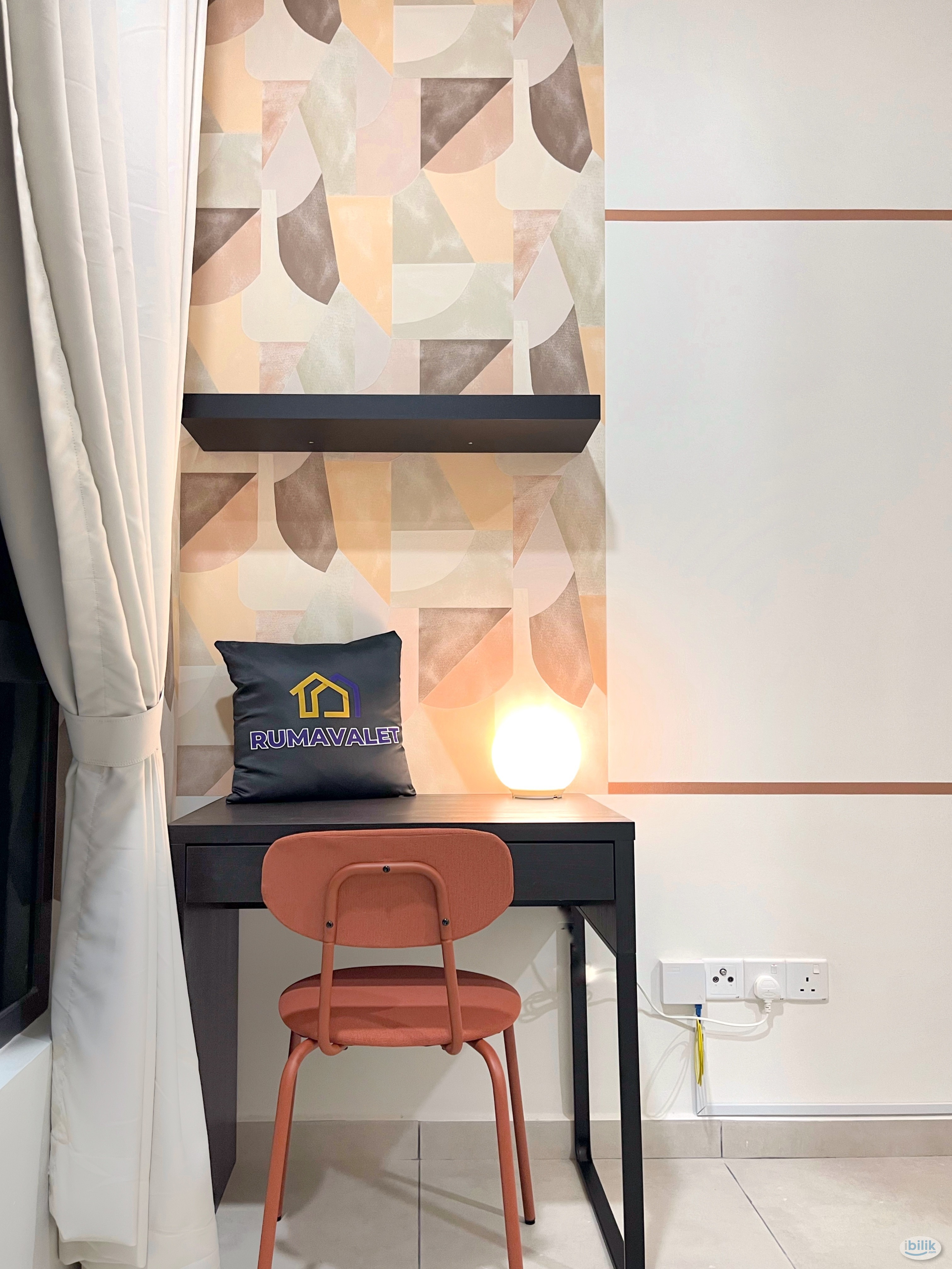 Middle Room at Meta Residences Putra Permai, Seri Kembangan - Image 3