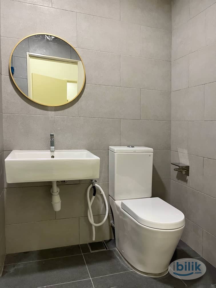 Middle Room at Meta Residences Putra Permai, Seri Kembangan - Image 4