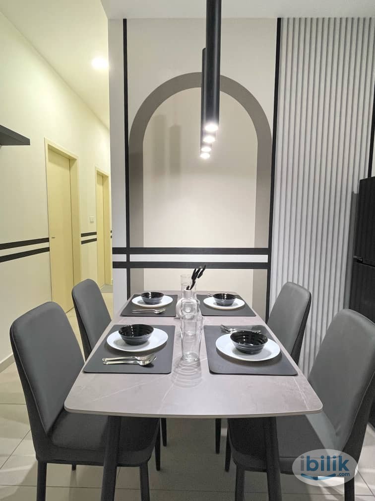 Middle Room at Meta Residences Putra Permai, Seri Kembangan - Image 1