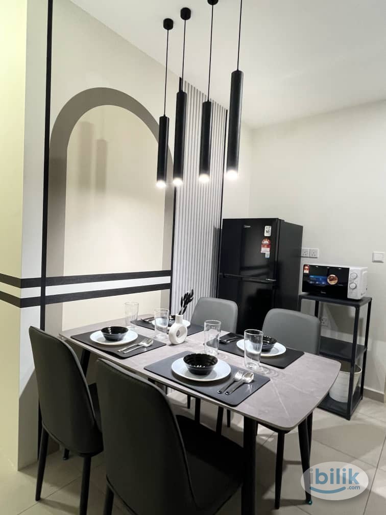 Middle Room at Meta Residences Putra Permai, Seri Kembangan - Image 2