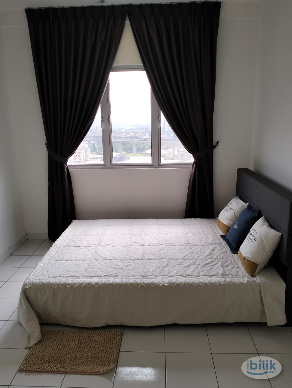 Well-Lit & Welcoming  Master Room at Lily Apartment, Kuchai Lama, Kuala Lumpur - Image 1