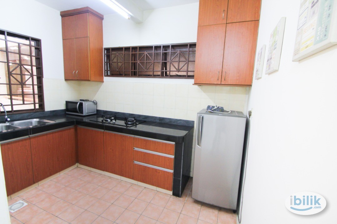 Middle Room at Palm Spring, Kota Damansara - Image 3