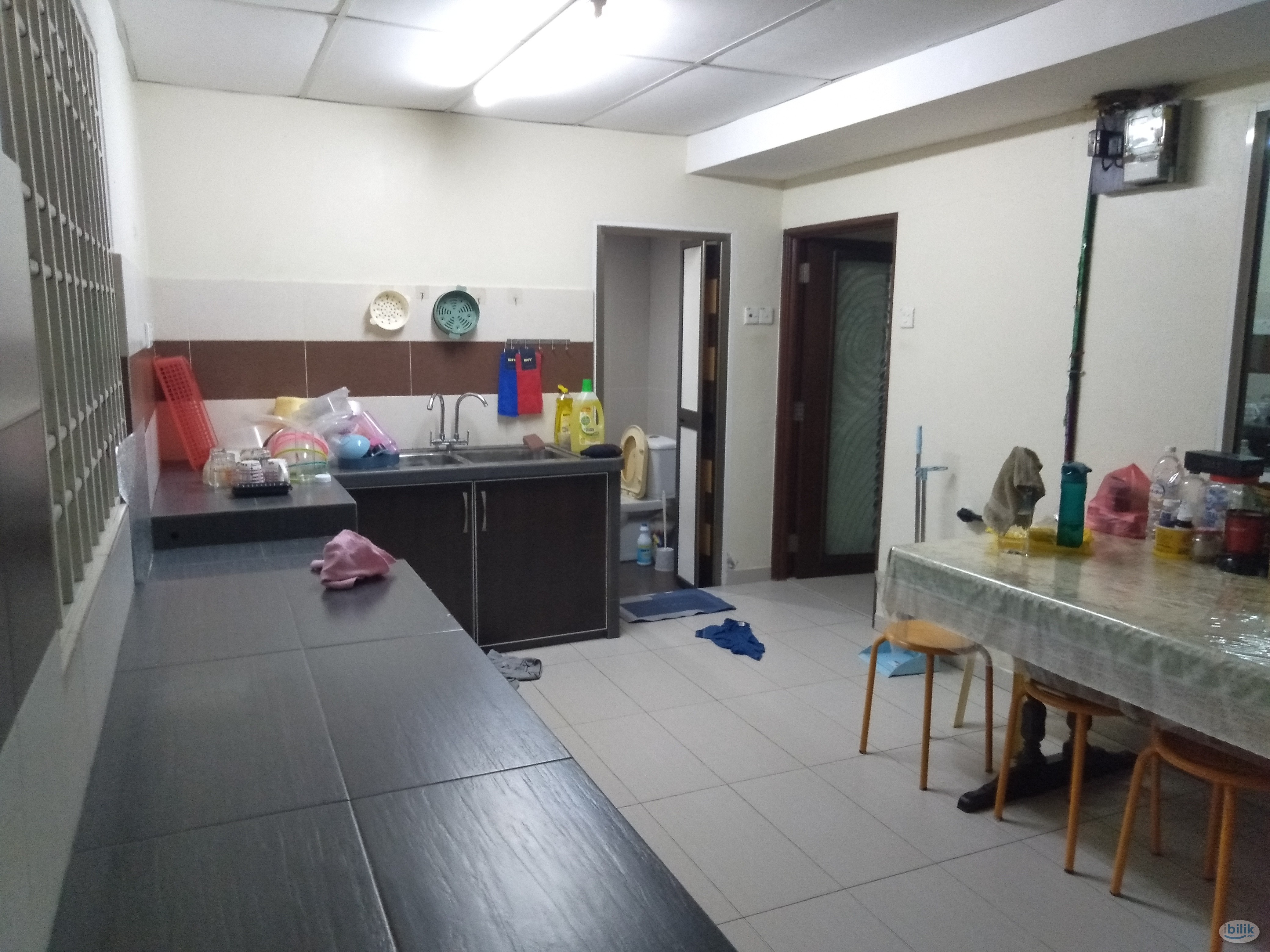 Master bedroom at Taman Gottlieb Terrace for Rent - Image 2