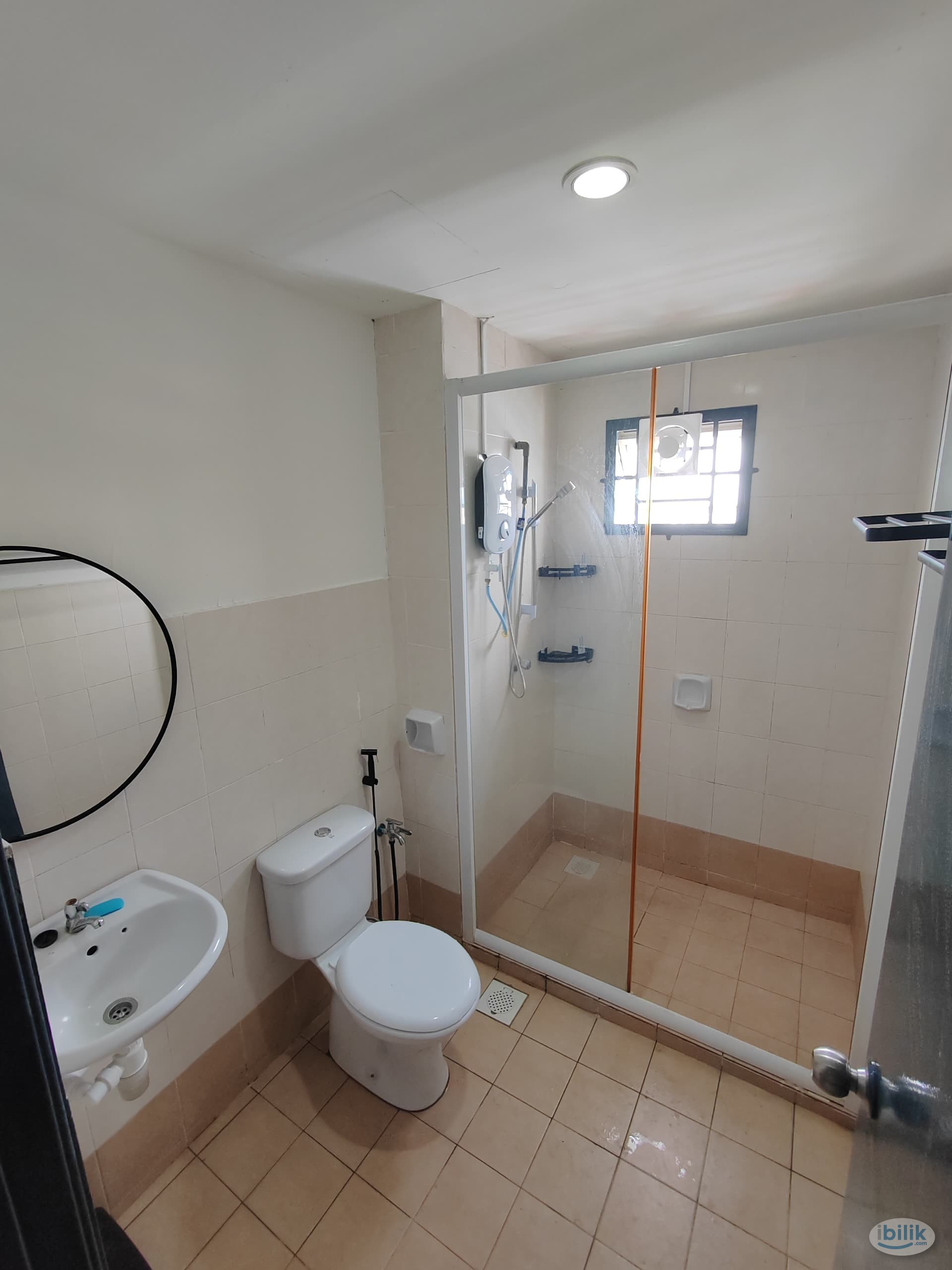 Middle Room at Casa Subang, UEP Subang Jaya - Image 4