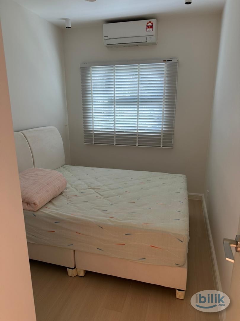 MALE ONLY, FULLY Furnished Queen Size middle bedroom, walking distance to bus stop at Kiara Kasih Condo - Image 2