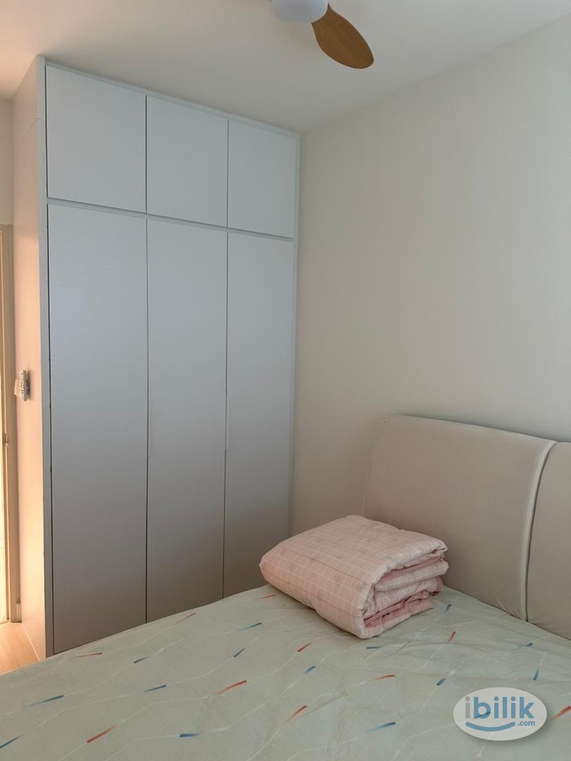 MALE ONLY, FULLY Furnished Queen Size middle bedroom, walking distance to bus stop at Kiara Kasih Condo - Image 1