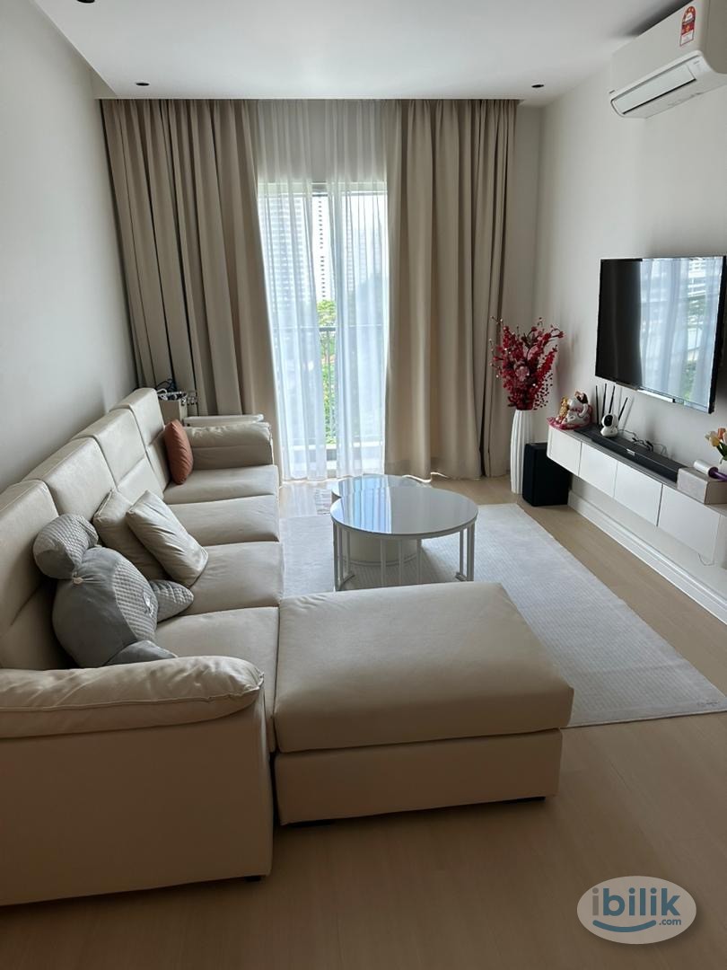MALE ONLY, FULLY Furnished Queen Size middle bedroom, walking distance to bus stop at Kiara Kasih Condo - Image 4