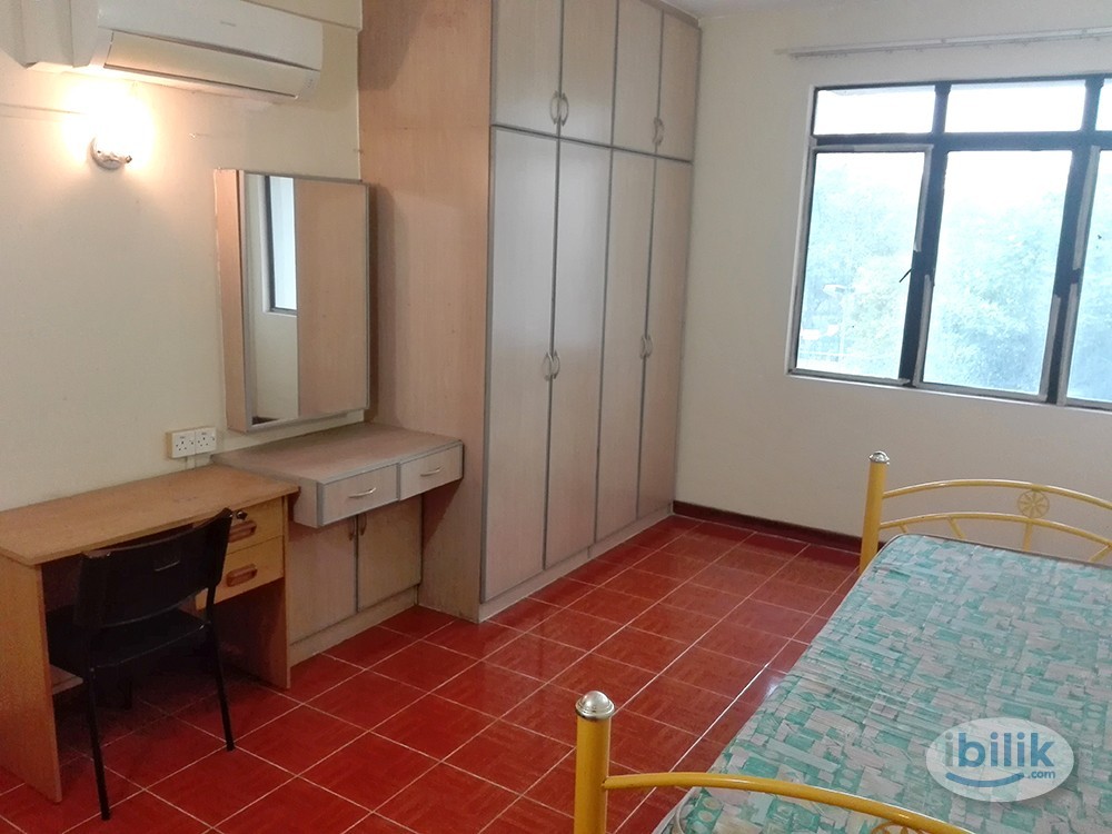 Master Room at Cyberia SmartHomes, Cyberjaya - Image 1