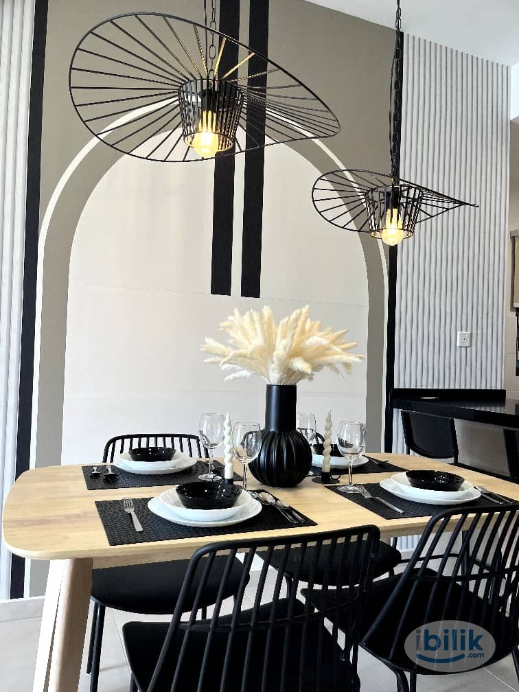Middle Room at Meta Residences Putra Permai, Seri Kembangan - Image 1