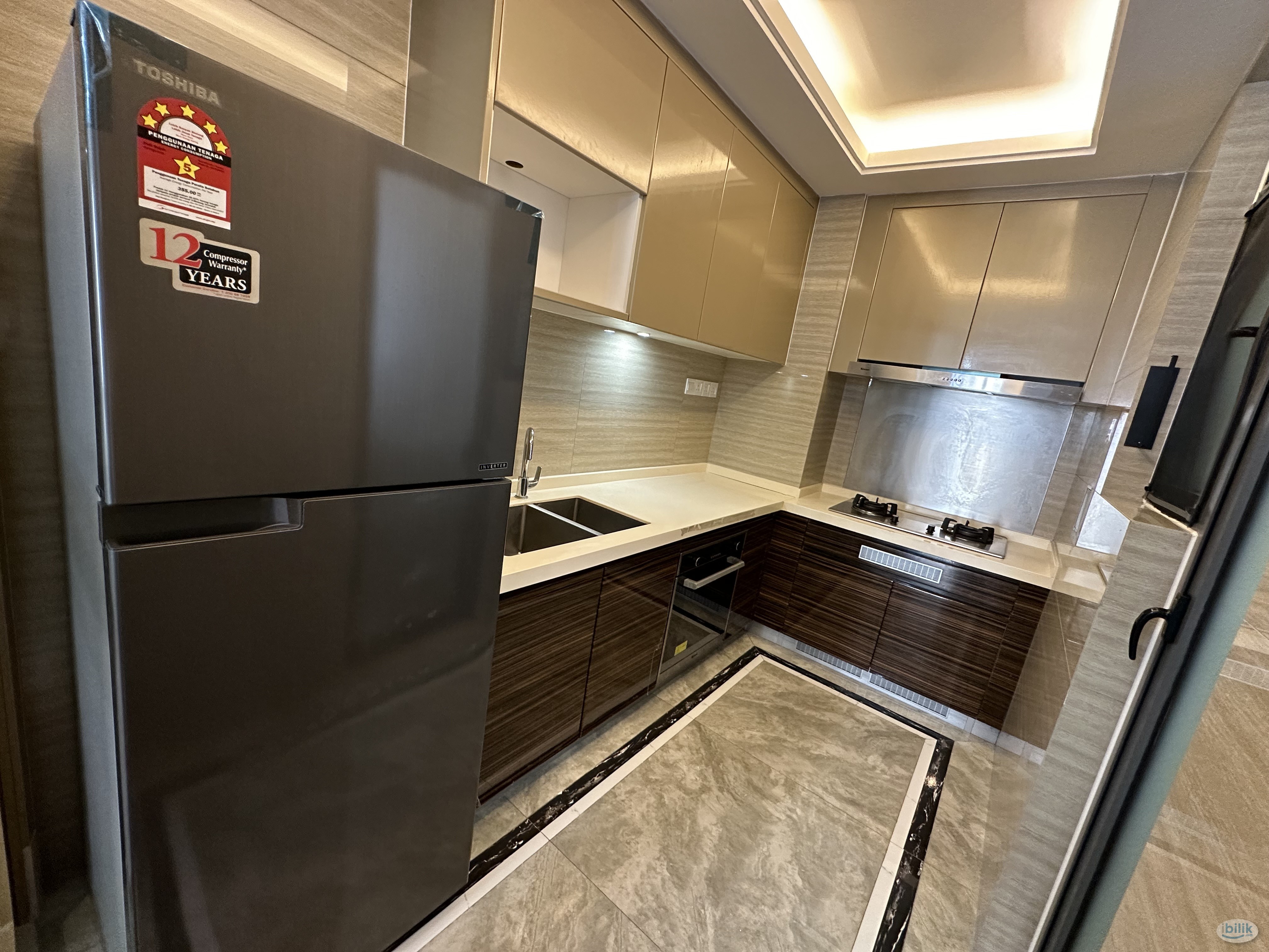 Renovated balcony room (R&F) for rent - 5 mins walk to ciq - Image 3