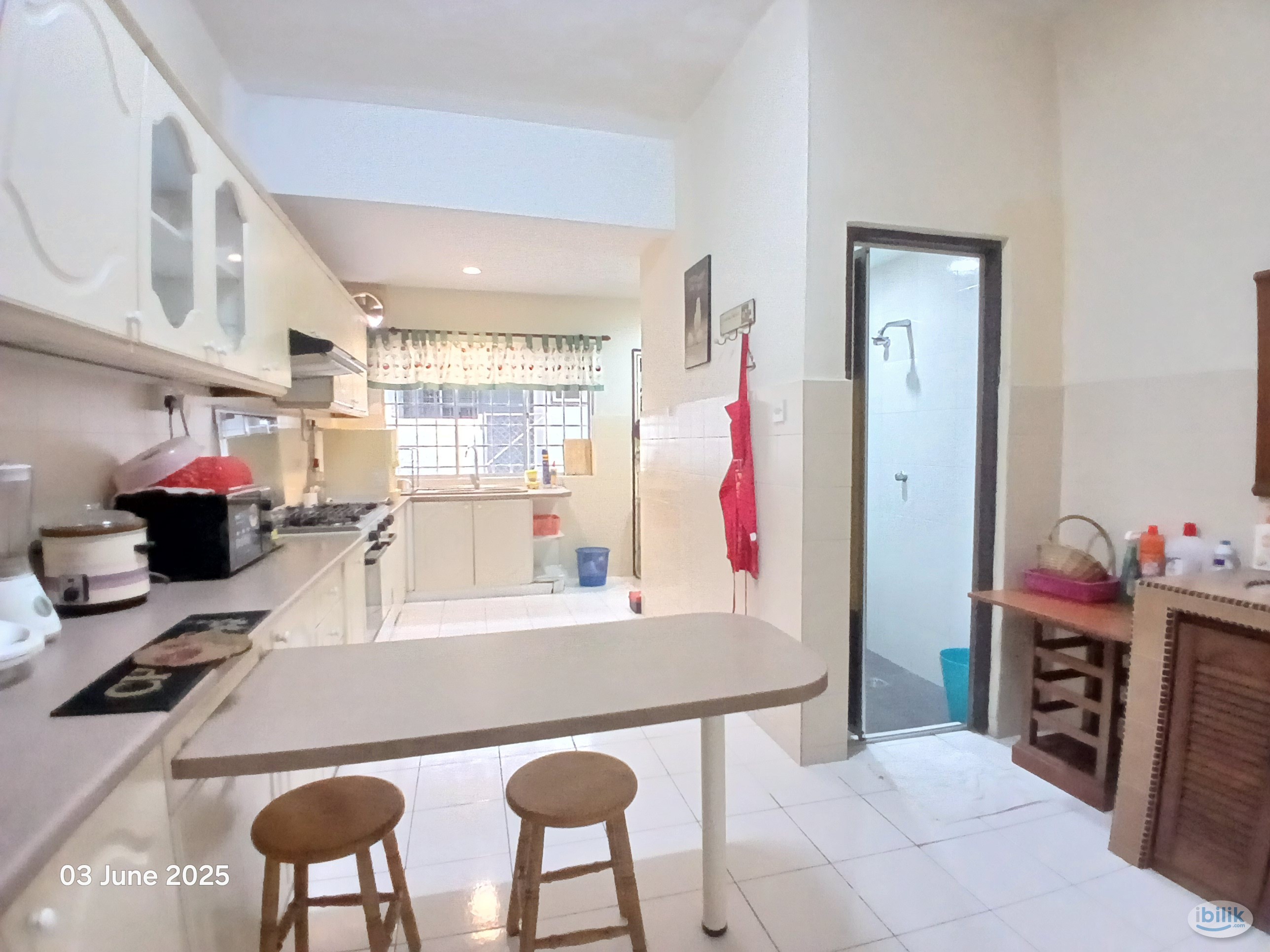 Master Room with Balcony and FREE Carpark - Image 5