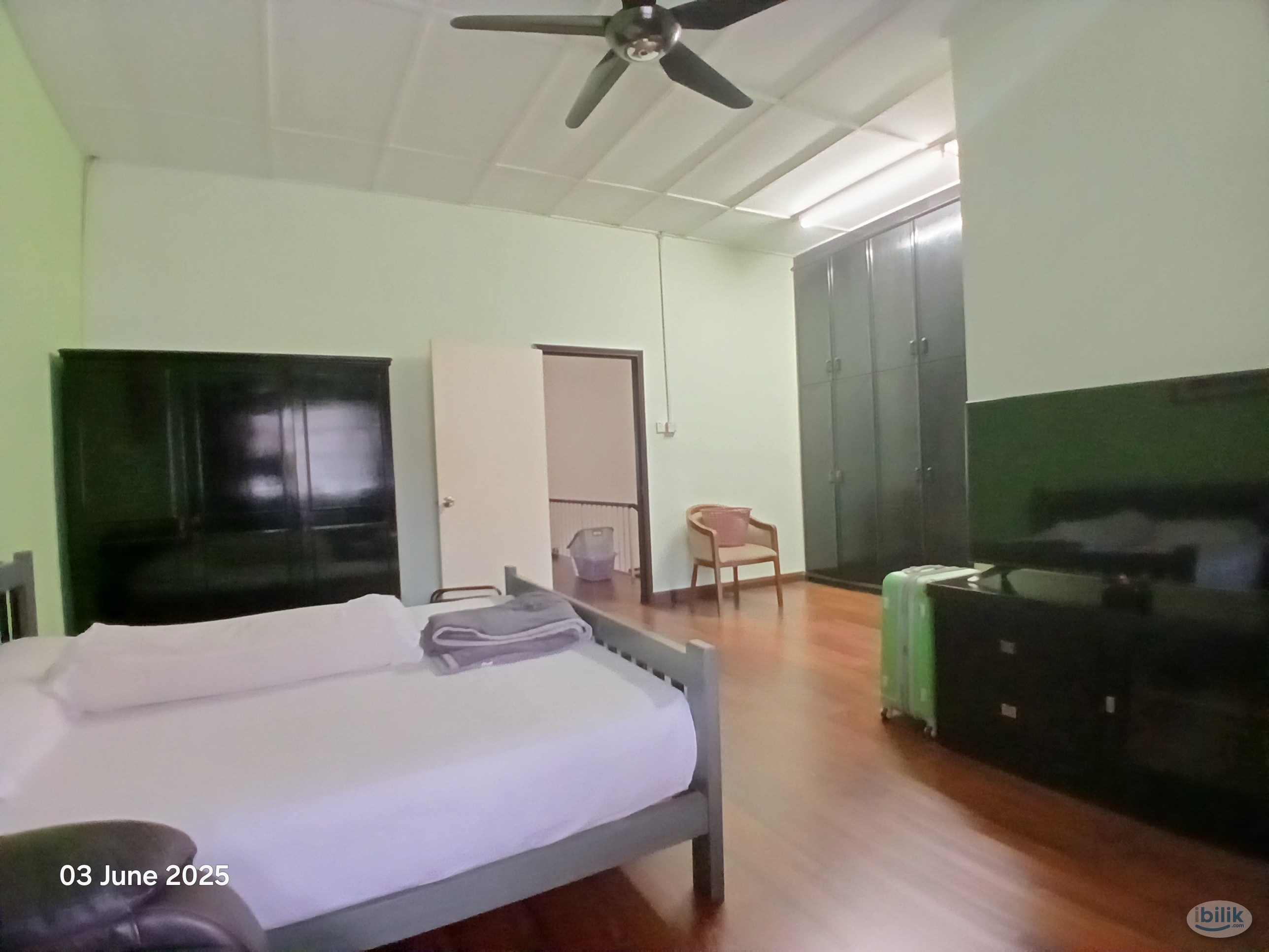 Master Room with Balcony and FREE Carpark - Image 1