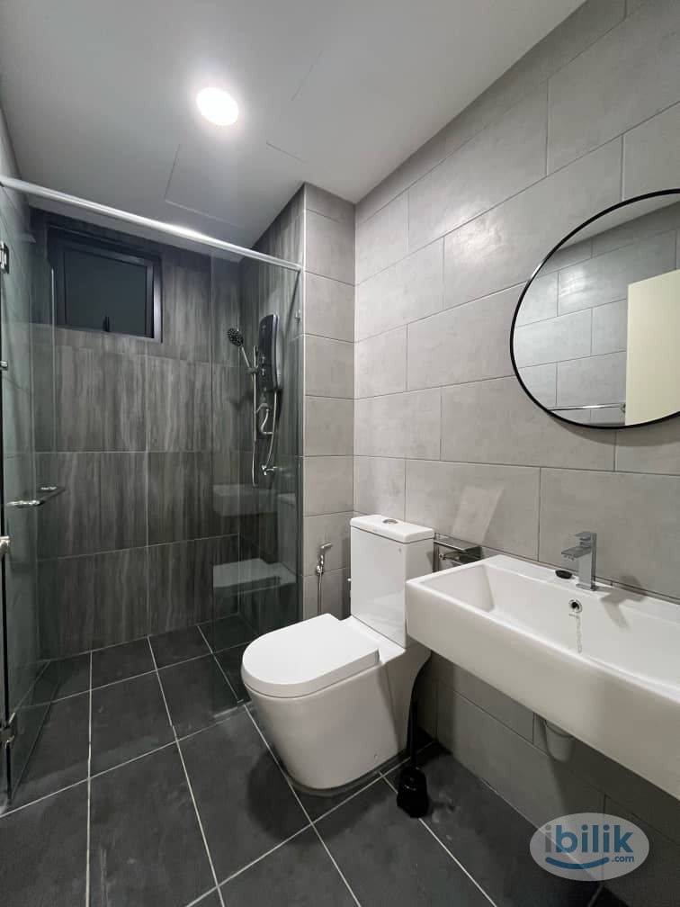 Middle Room at Meta Residences Putra Permai, Seri Kembangan - Image 5