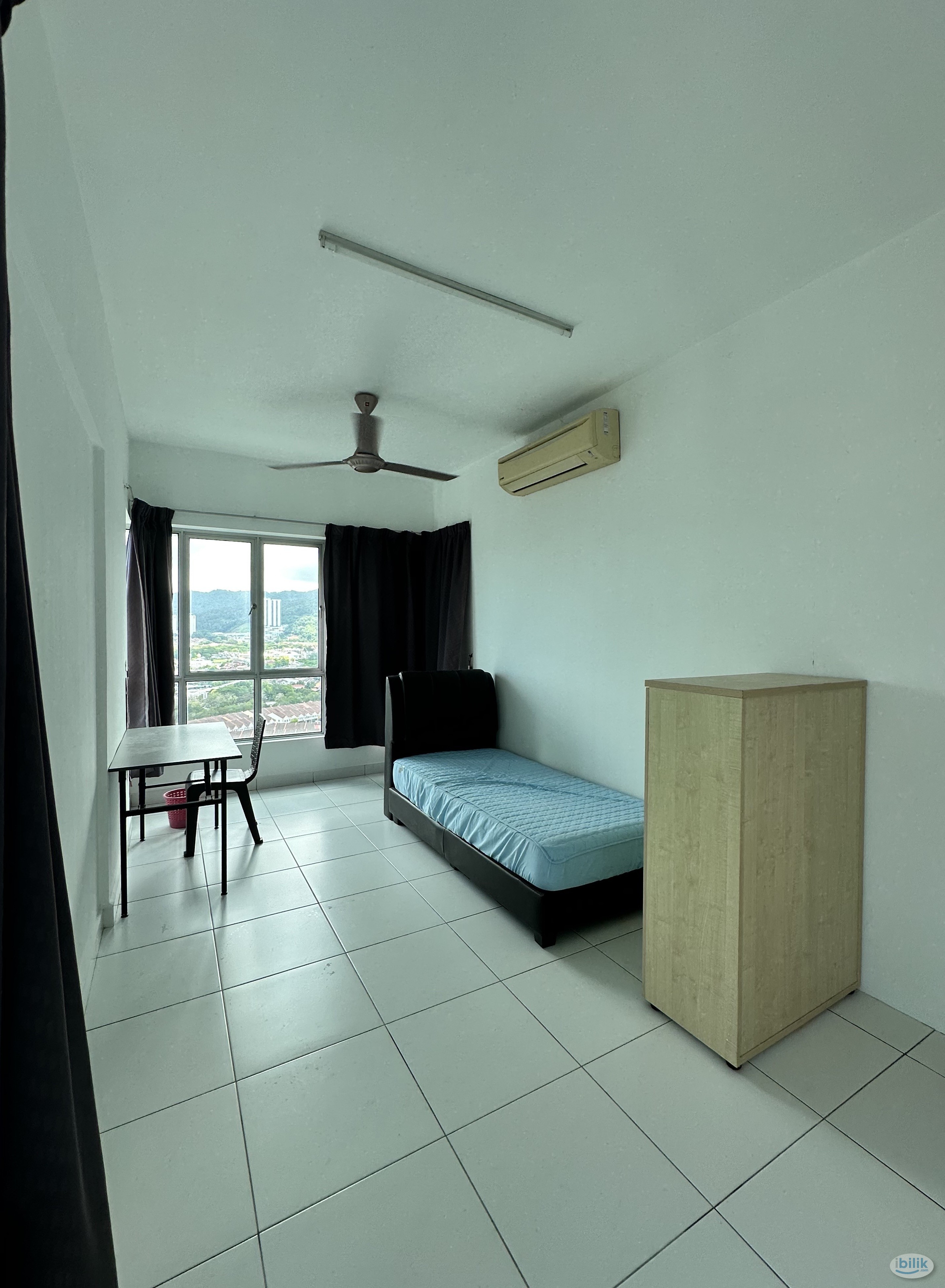 Middle Room at Elit Heights, Bayan Baru - Image 2