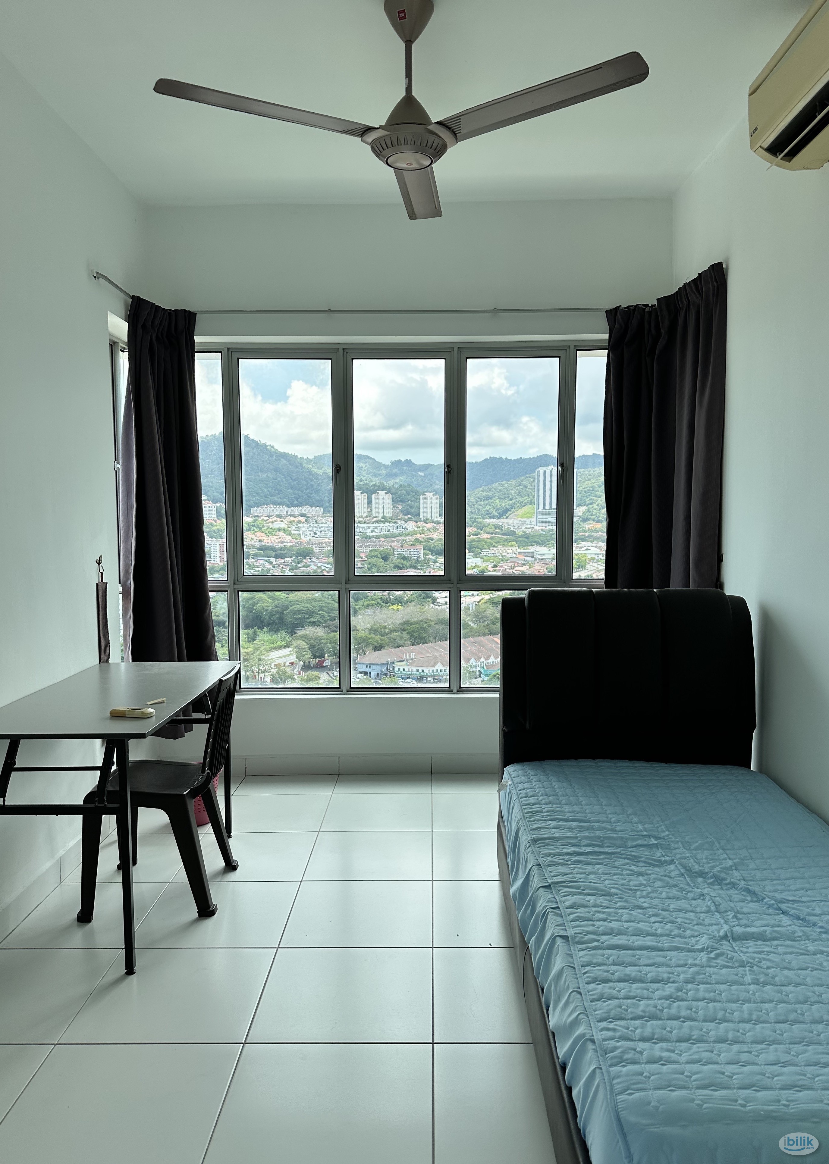 Middle Room at Elit Heights, Bayan Baru - Image 1