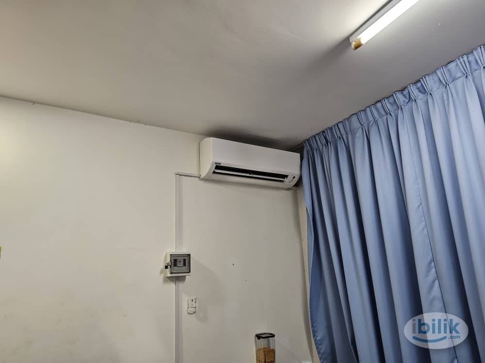 Middle Room at Cyberjaya, Selangor - Image 3