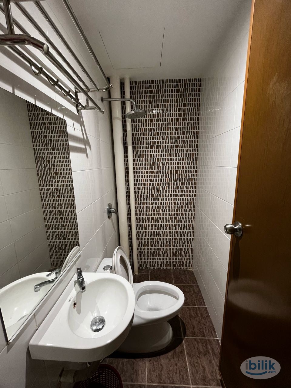 3 mins walk to ATRIA MALL 🛍️🍜 | 3 mins walk to BUS STOP 🛑 - Image 3