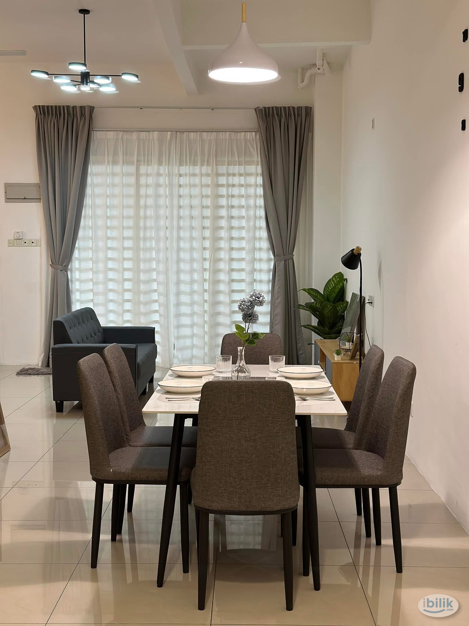 Taman Impian Residensi Master Room Private bathroom and Balcony - Image 2