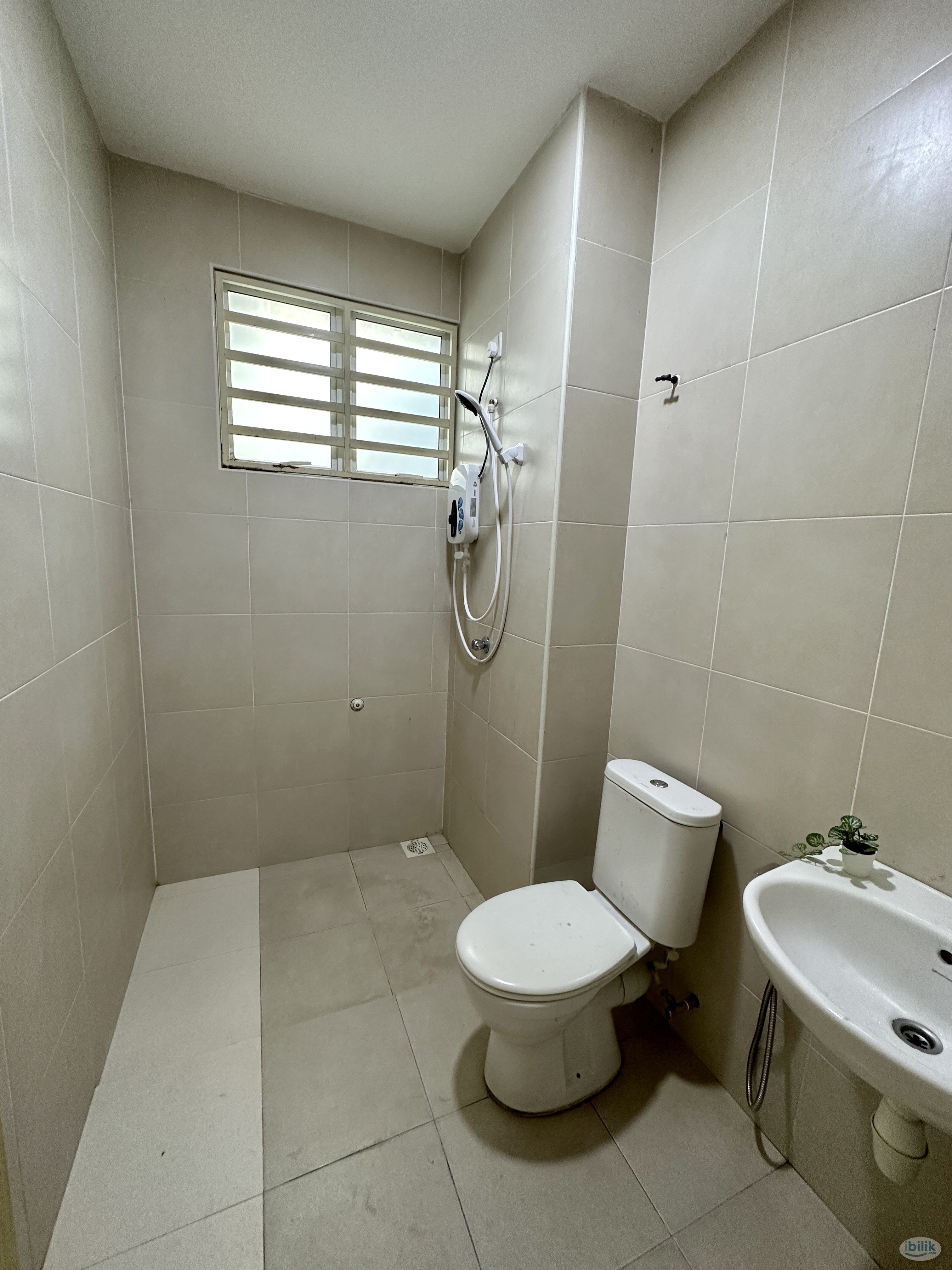 Taman Impian Residensi Master Room Private bathroom and Balcony - Image 4