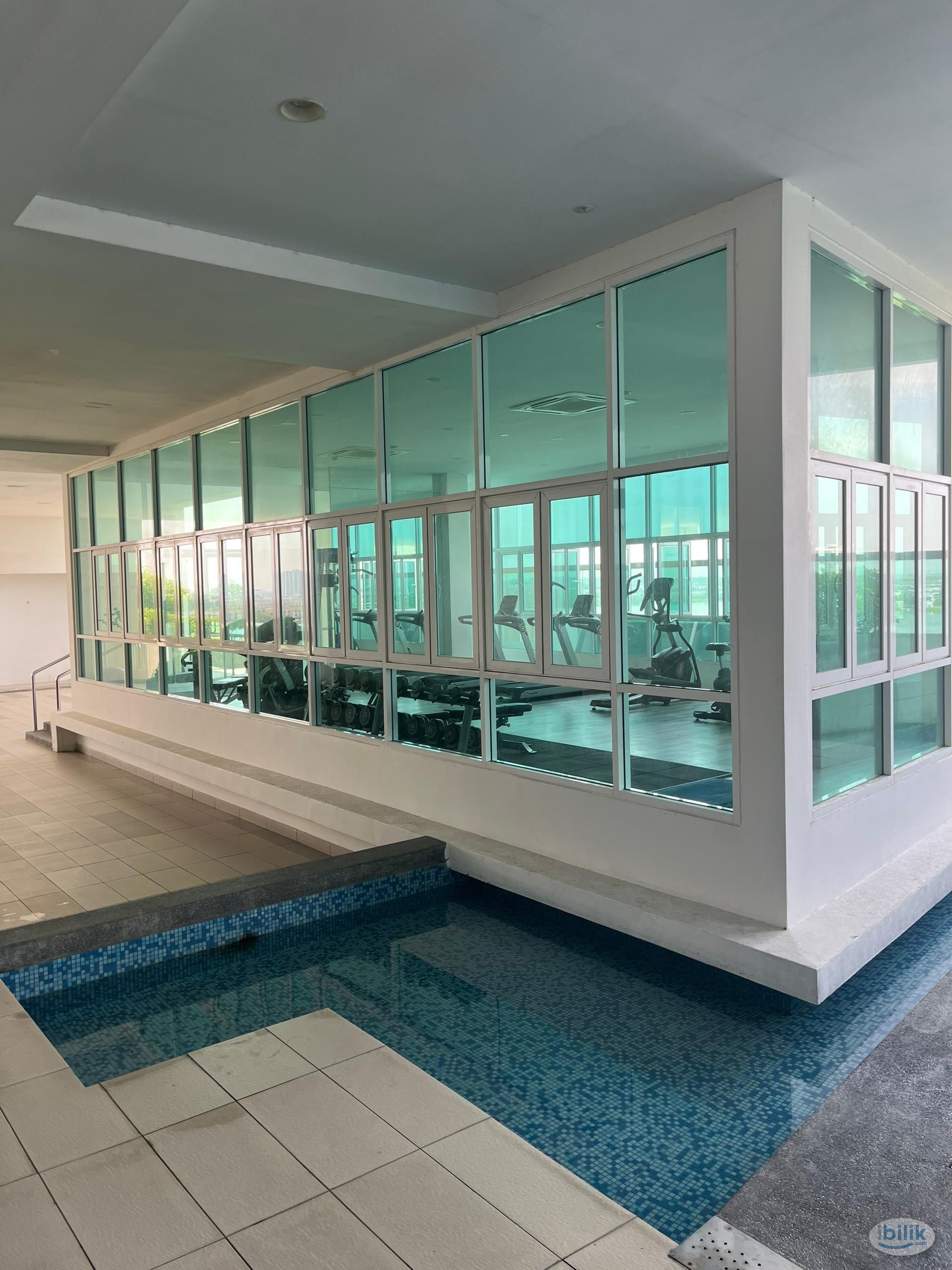 Air cond Single Big Room at Saville @ D'Lake, Puchong-Nearby 5-10 min driving Puchong Utama, Cyberjaya , 5min drive  - Image 3
