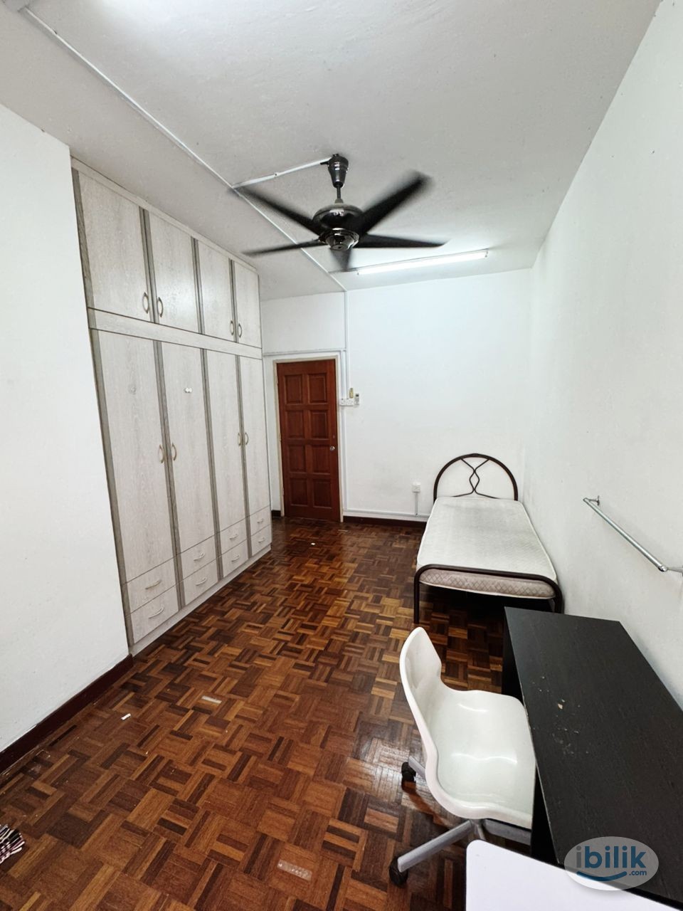 Walking distance to MRT Bandar Utama Fully Furnish Middle Room at Bandar Utama Low Deposit - Image 4