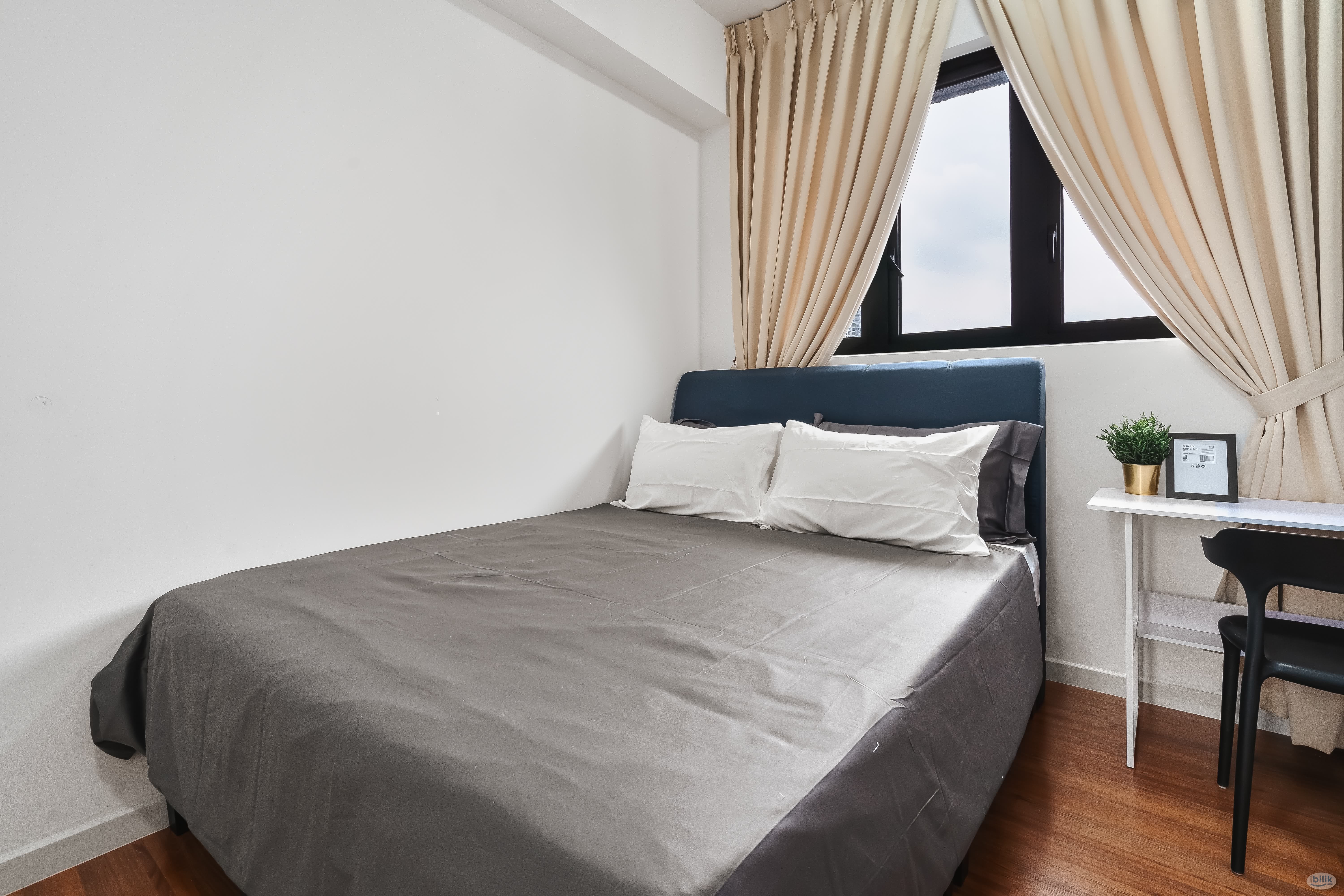 Female Cozy Middle Room, Fully Furnished, Near MRT LRT at M Vertica KL - Image 2
