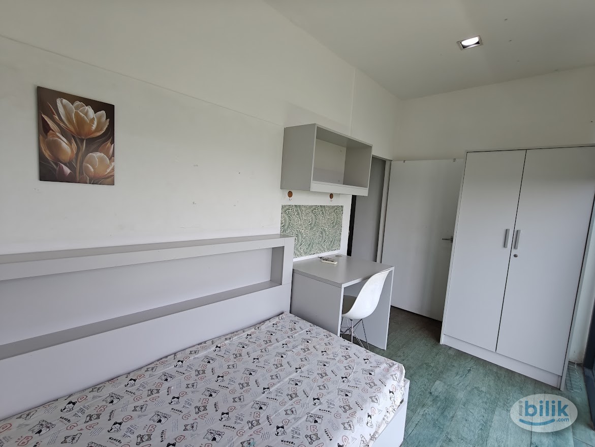 Balcony Room near MRT station - Image 1