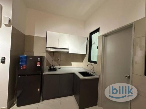 Middle Room at Bintang Residensi, Bukit Jalil near Pavillion BJ with Wi-Fi, cleaner and Dryer - Image 2
