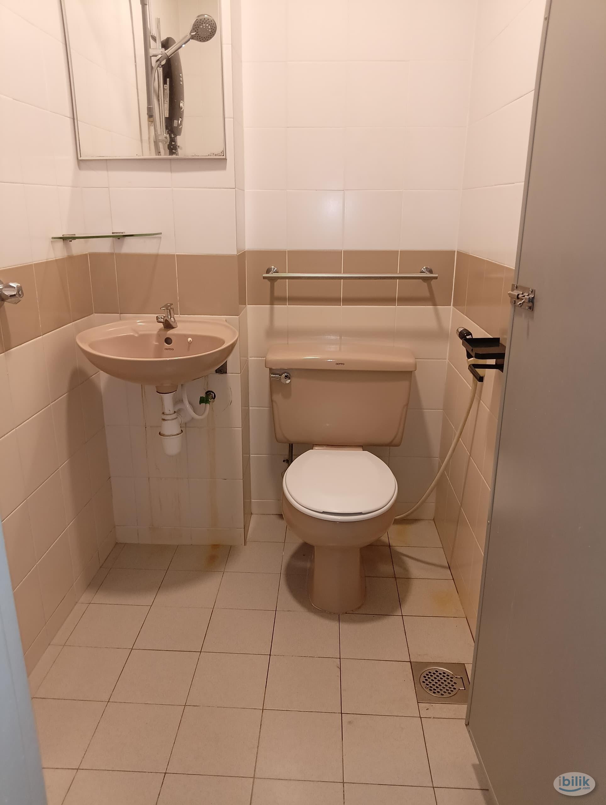 🤩ZERO DEPOSIT ✅ Master Room with Private Toilet @ Petaling Street, - Image 4