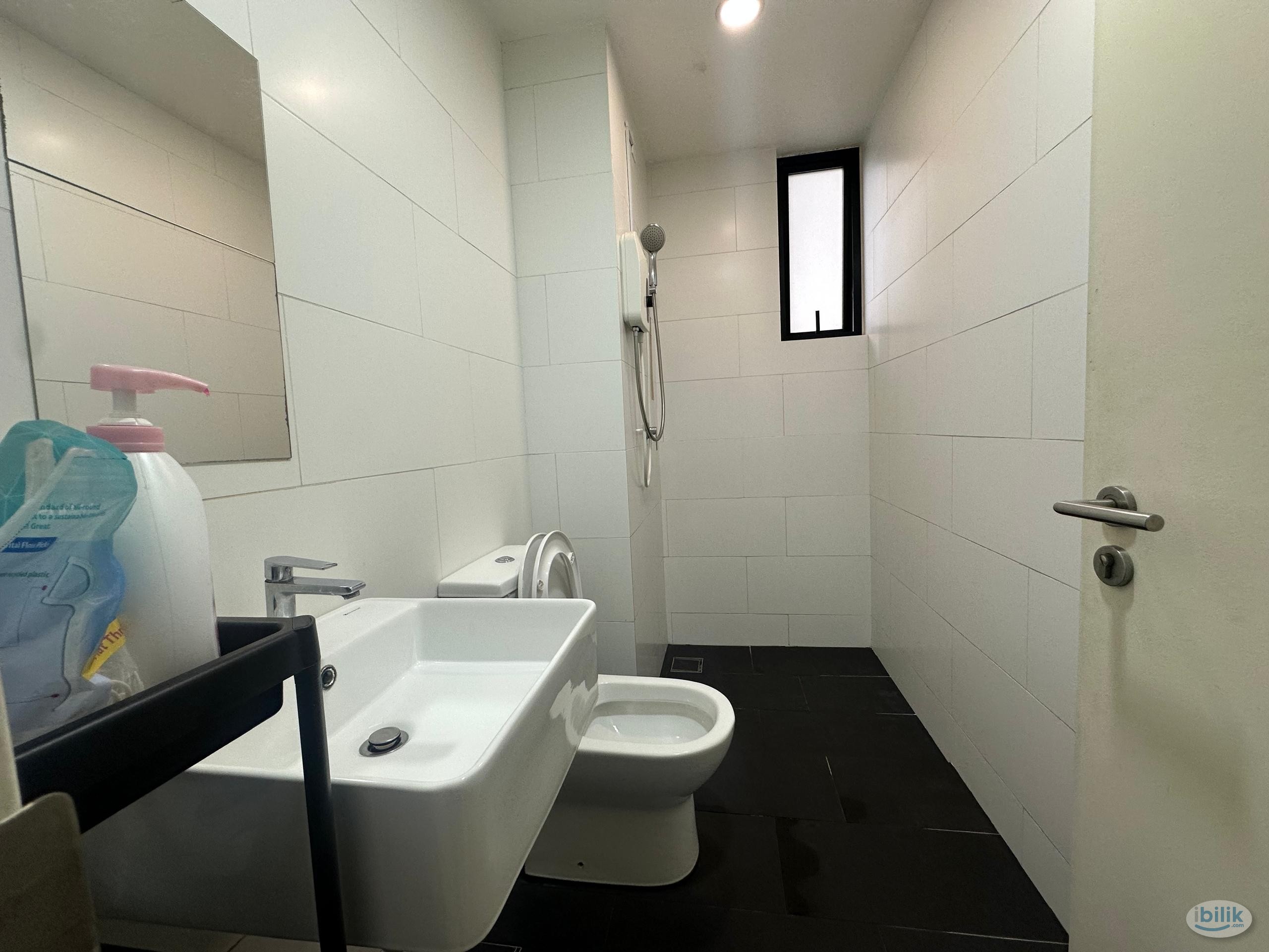 Middle Room at SQWhere, Sungai Buloh - Image 3