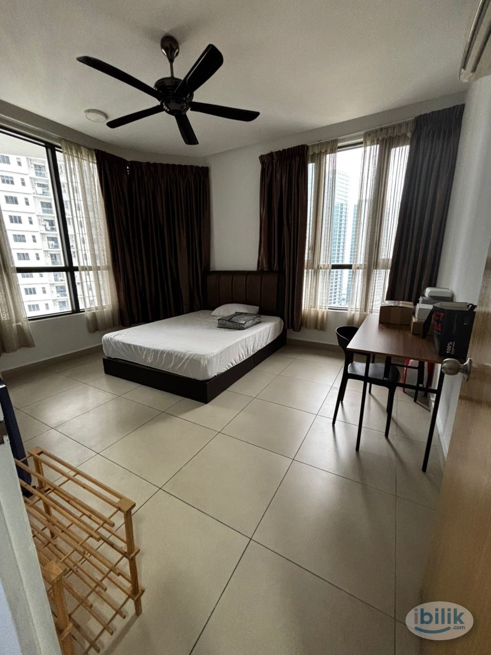 Middle Deluxe Room at KL Gateway Premium, Bangsar South - Image 1