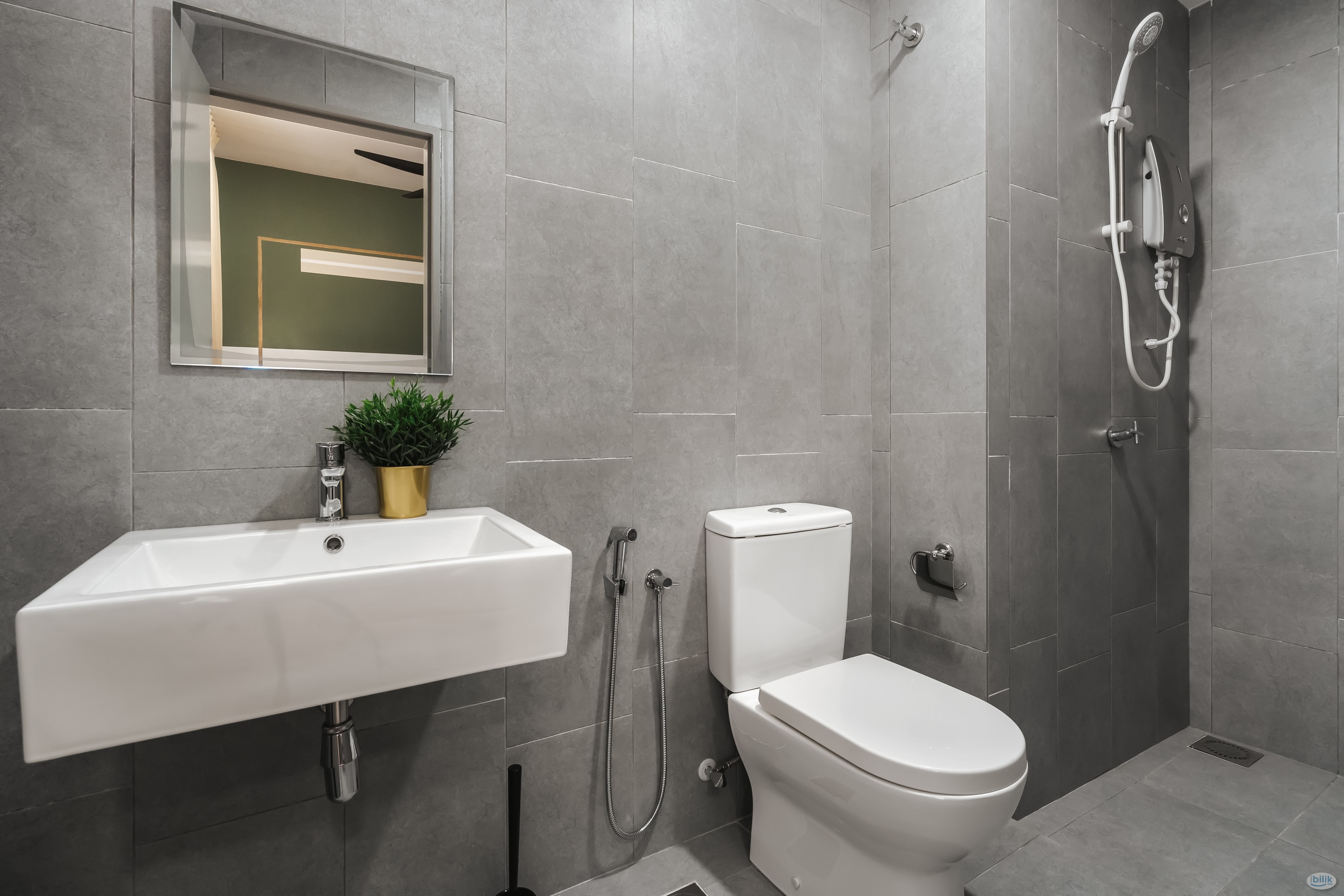 Male Comfortable Master Room, Fully Furnished, Near MRT LRT at M Vertica KL - Image 4